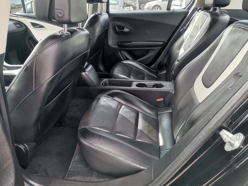 Chevrolet Volt Plug-in хибрид, снимка 12 - Автомобили и джипове - 53485736