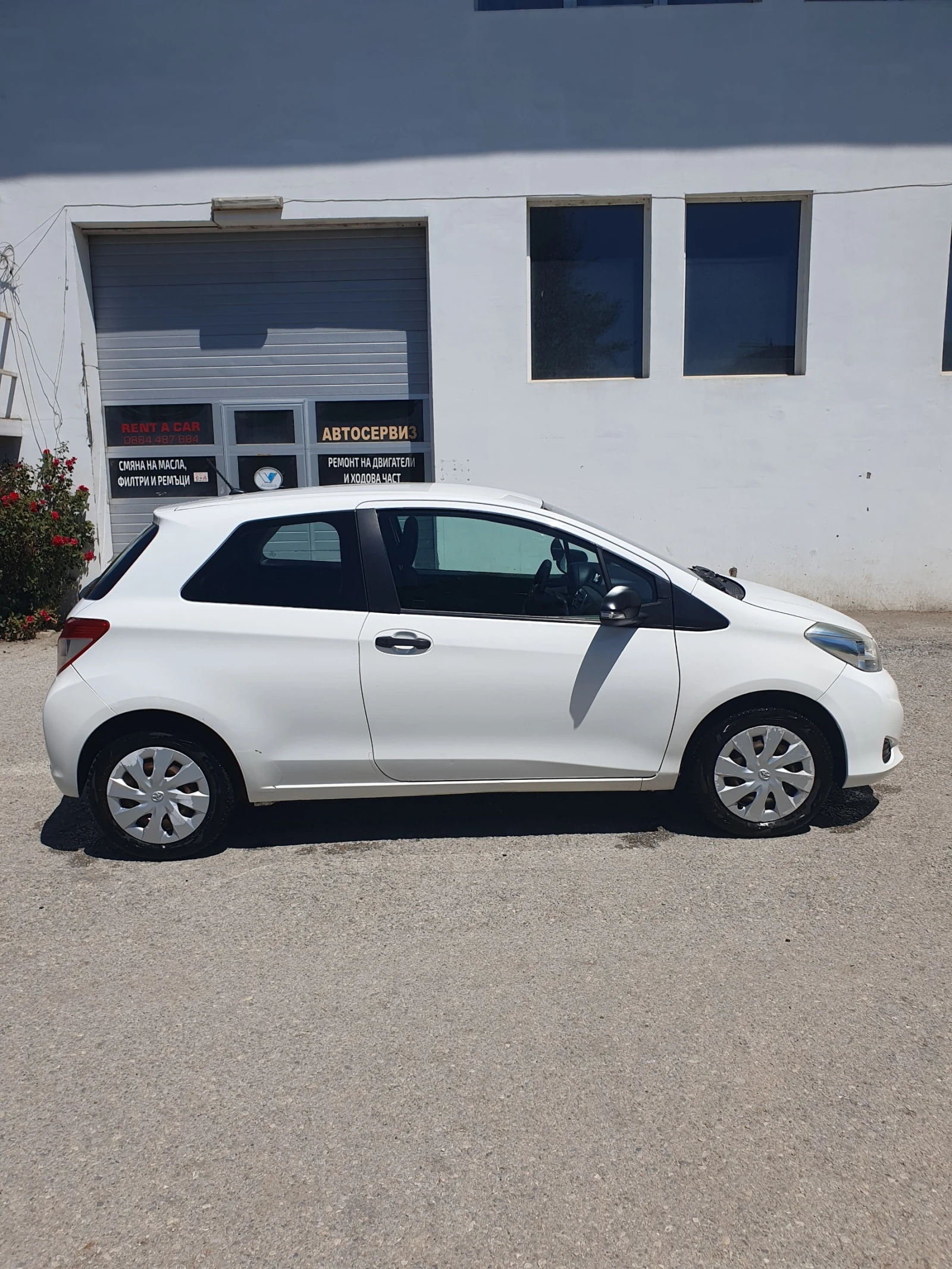 Toyota Yaris 1.0 - изображение 4