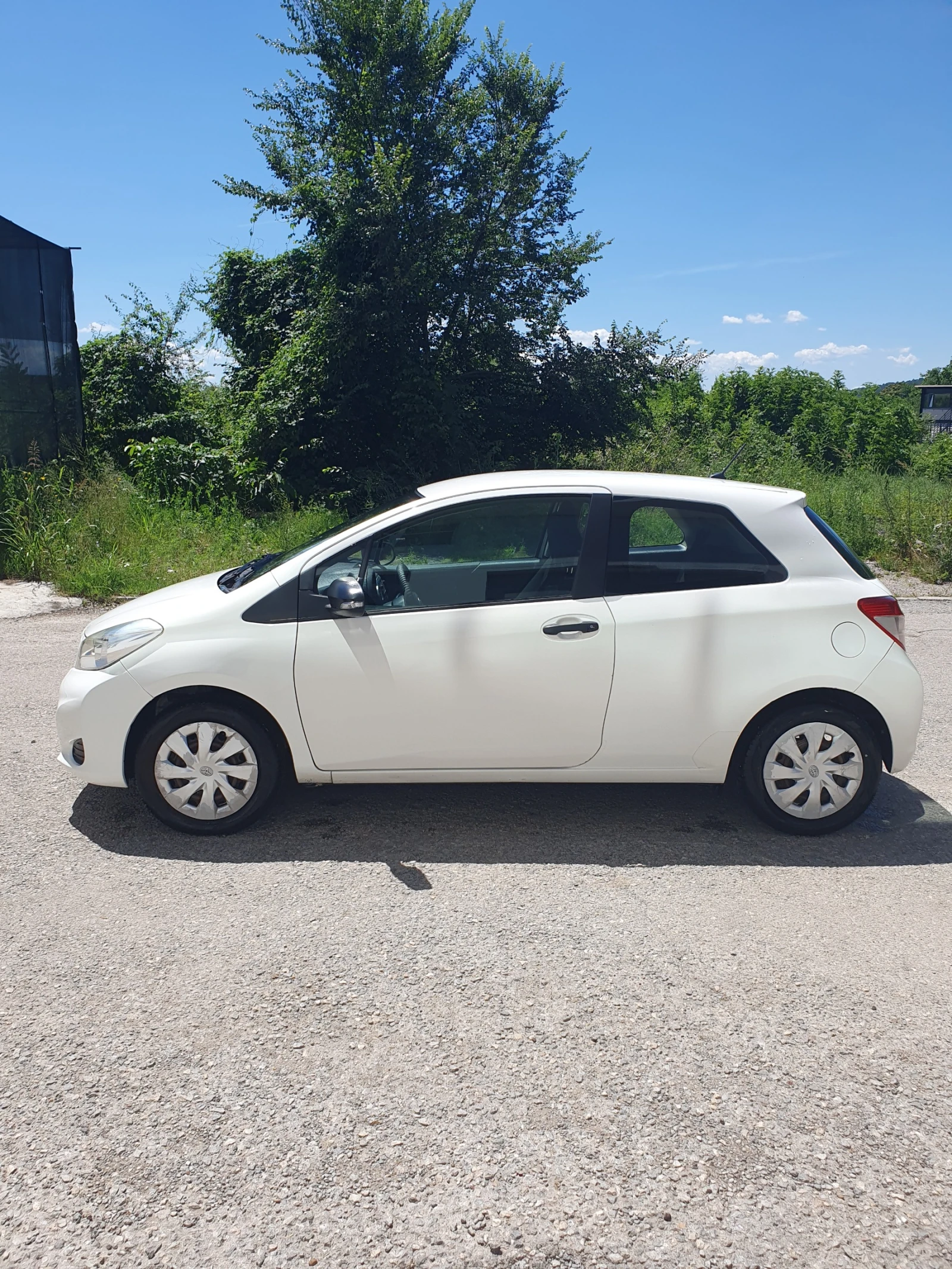 Toyota Yaris 1.0 - изображение 2