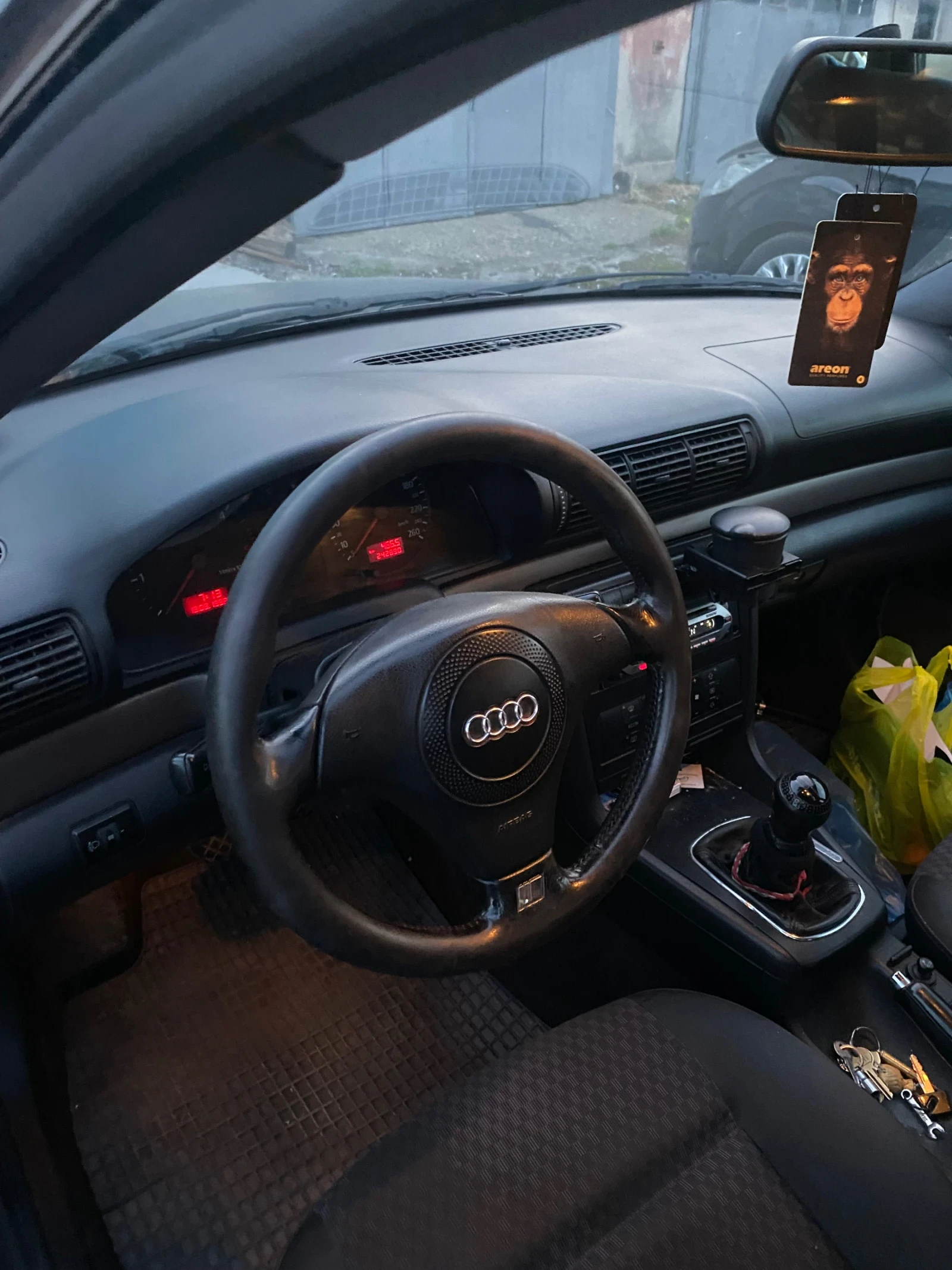 Audi A4 1.9 110 - изображение 6