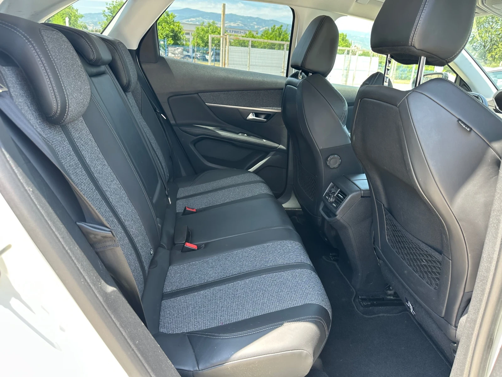 Peugeot 3008 1.5HDI ALLURE EAT8 - изображение 10