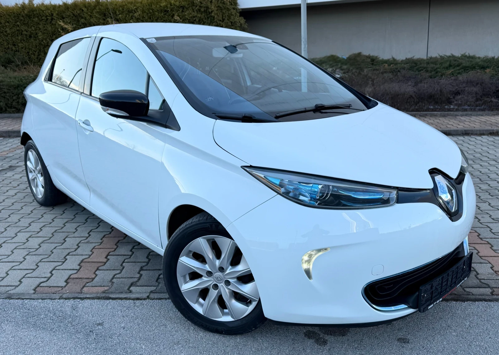 Renault Zoe 22kWh/Собствена батерия/Navi/Камера/KeylessGo - изображение 3