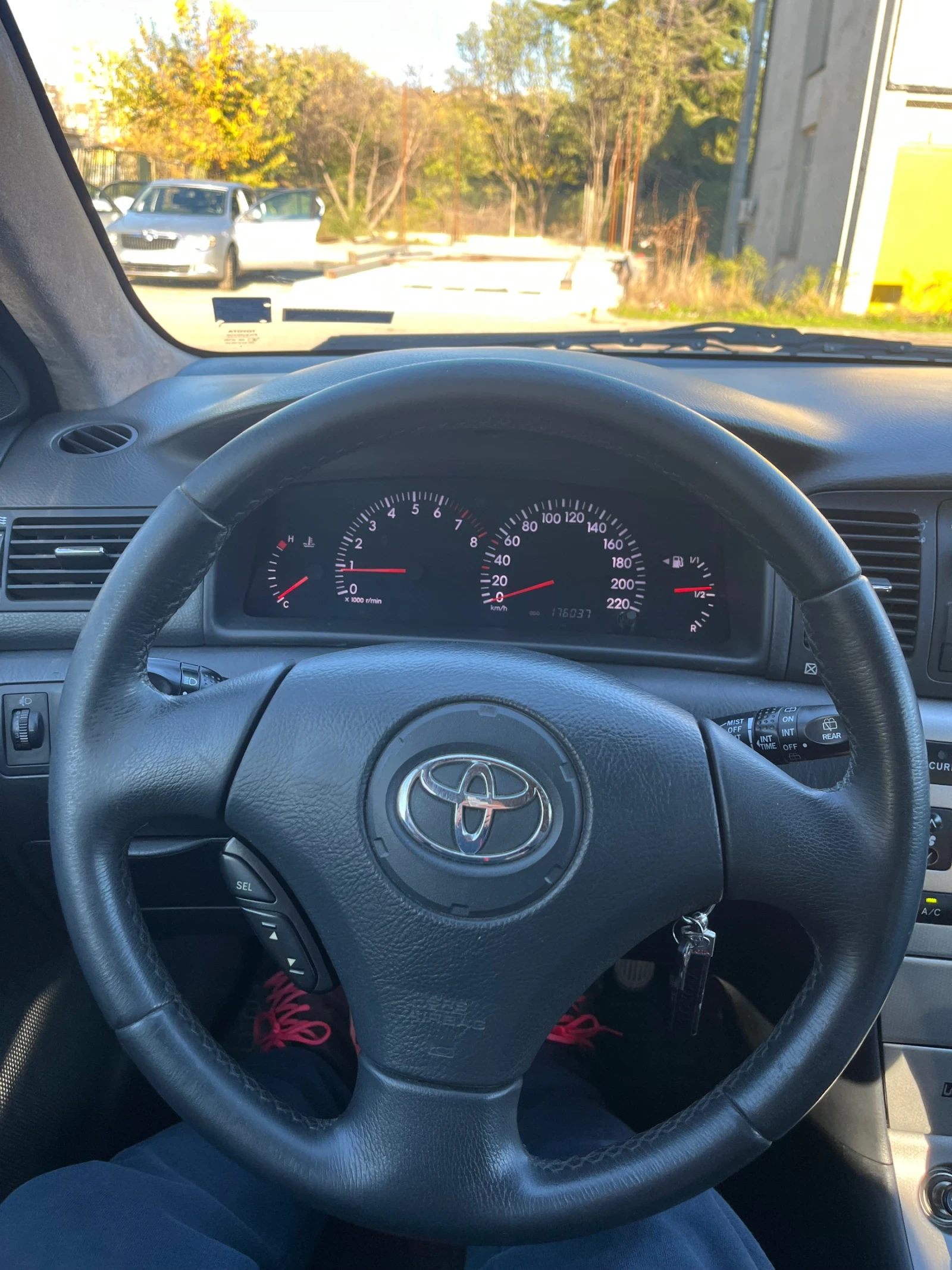 Toyota Corolla 1, 4 - изображение 5