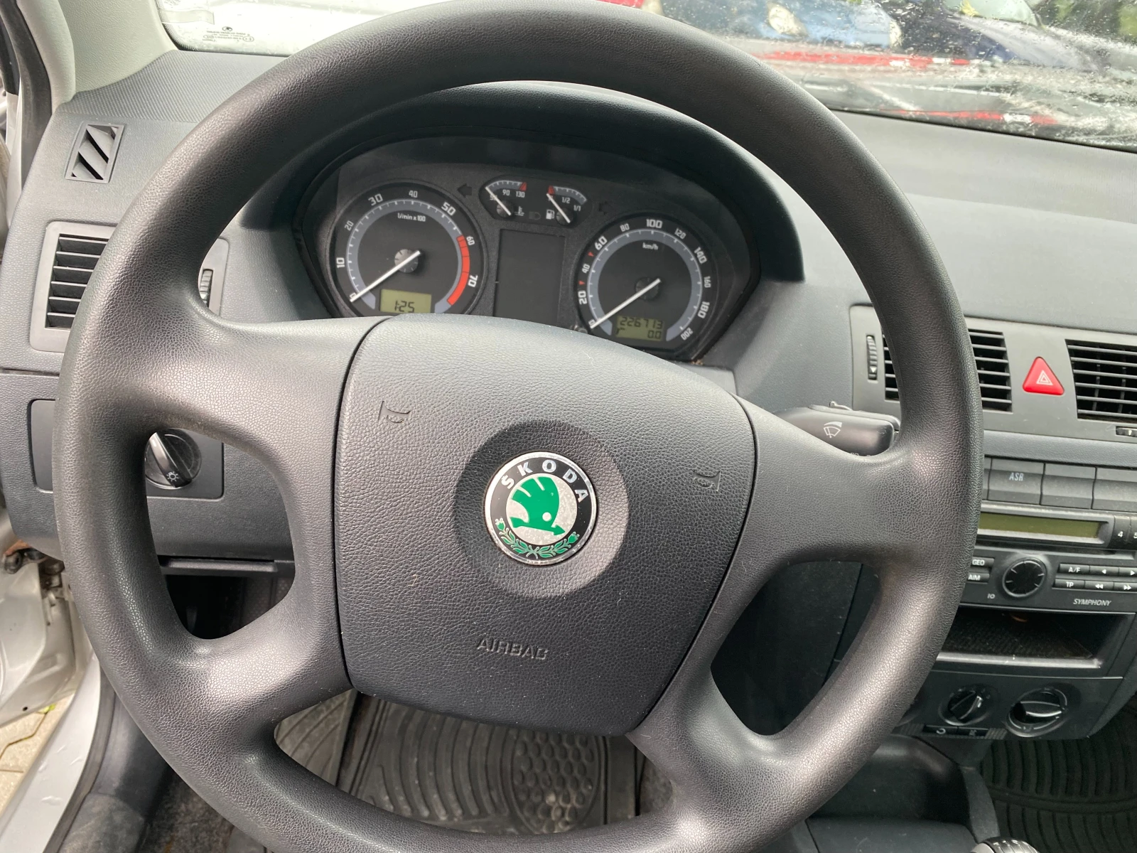 Skoda Fabia 1.4i 75к.с - изображение 9