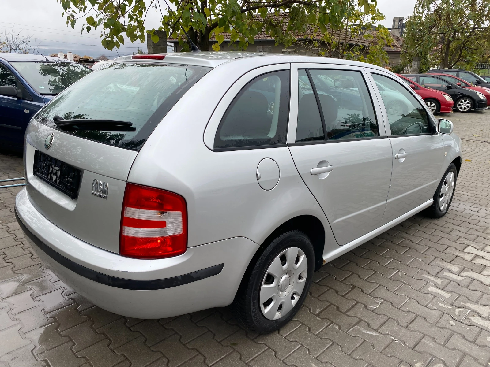 Skoda Fabia 1.4i 75к.с - изображение 5