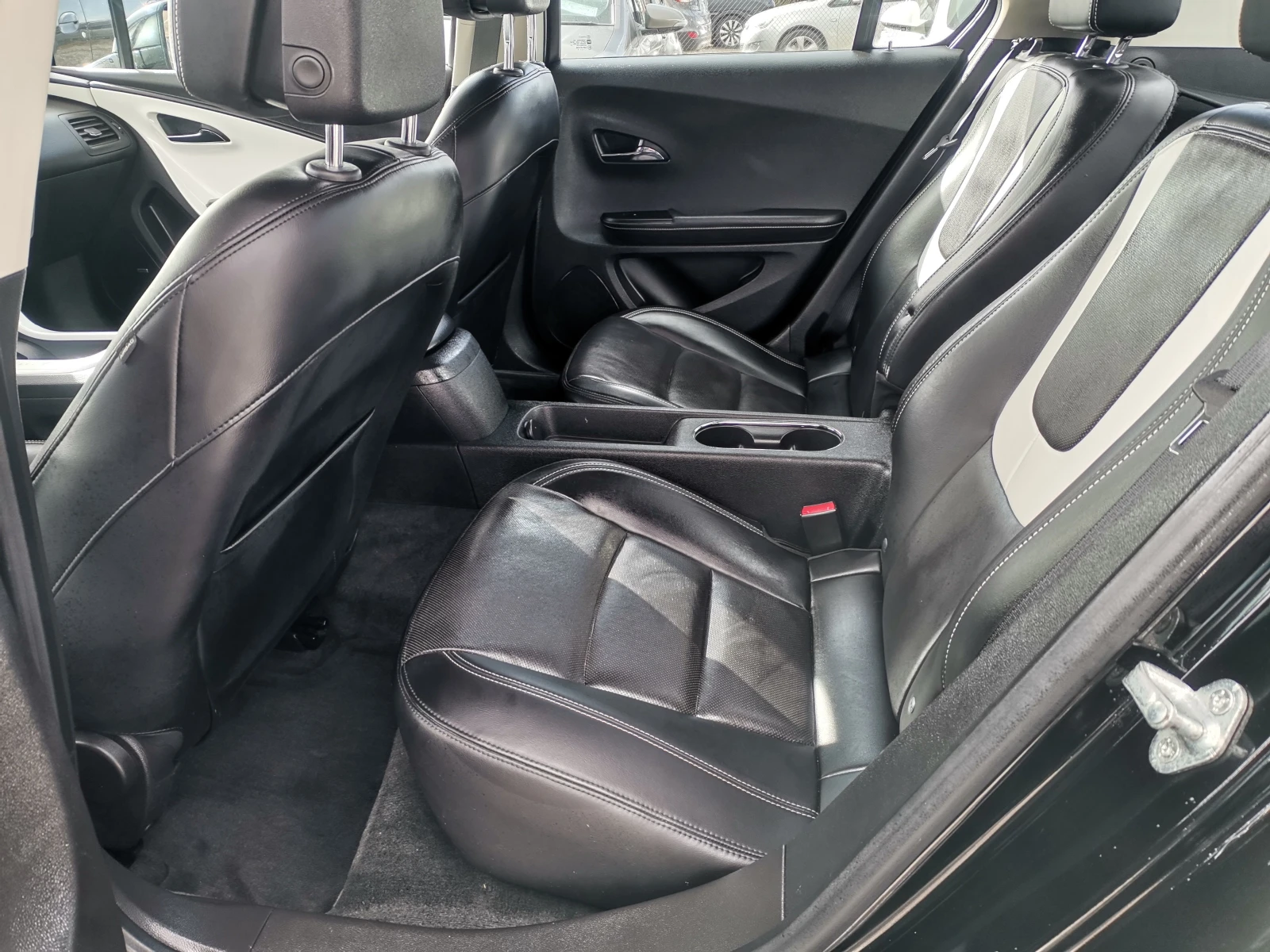 Chevrolet Volt Plug-in хибрид, снимка 12 - Автомобили и джипове - 53786280