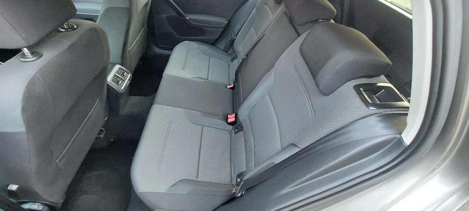 VW Golf 1.6 tdi automatik, снимка 12 - Автомобили и джипове - 53988977