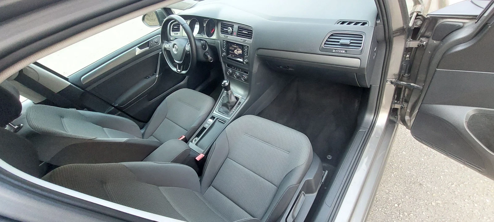 VW Golf 1.6 tdi , снимка 11 - Автомобили и джипове - 53988977