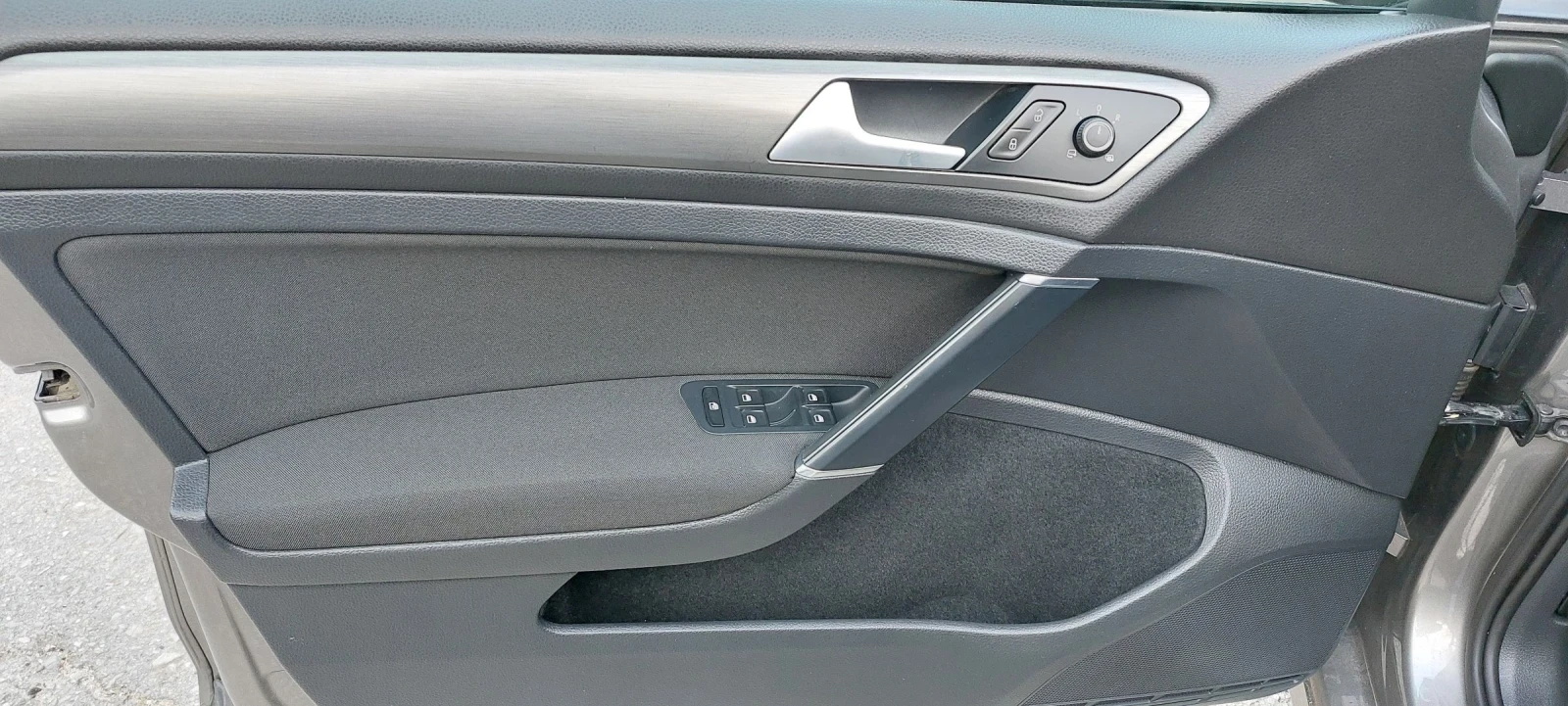 VW Golf 1.6 tdi , снимка 13 - Автомобили и джипове - 53988977