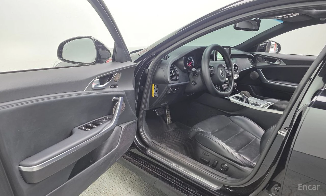Kia Stinger GT* 3.3* TURBO* AWD* ОБДУХВАНЕ* LANE* ASSIST* ХЕДЪ, снимка 5 - Автомобили и джипове - 54863787