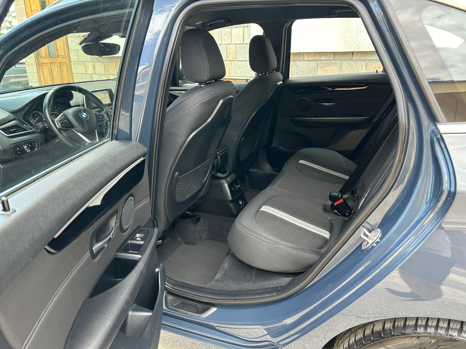 BMW 218 2.0d 150k.c. FULL LED, снимка 11 - Автомобили и джипове - 55192234
