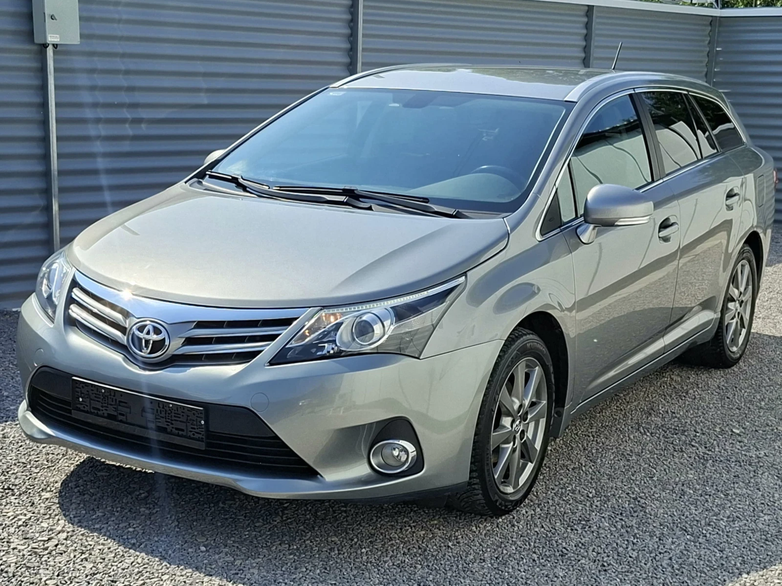 Toyota Avensis 2.0D4D-NAVI-КОЖЕН САЛОН