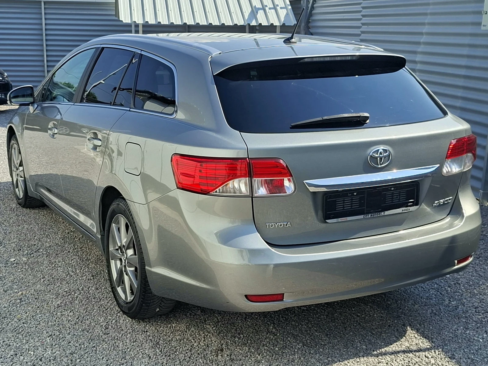 Toyota Avensis 2.0D4D-NAVI-КОЖЕН САЛОН, снимка 5 - Автомобили и джипове - 55597307