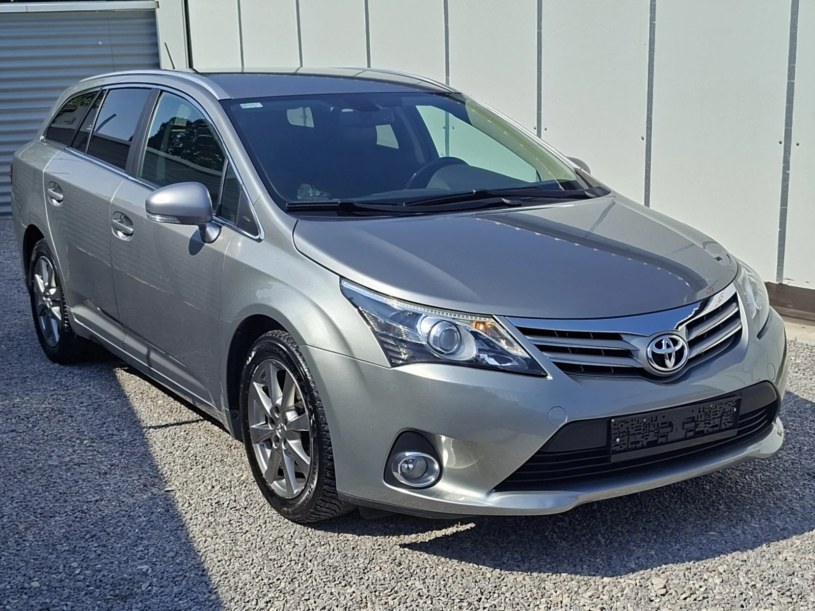Toyota Avensis 2.0D4D-NAVI-КОЖЕН САЛОН, снимка 2 - Автомобили и джипове - 55597307