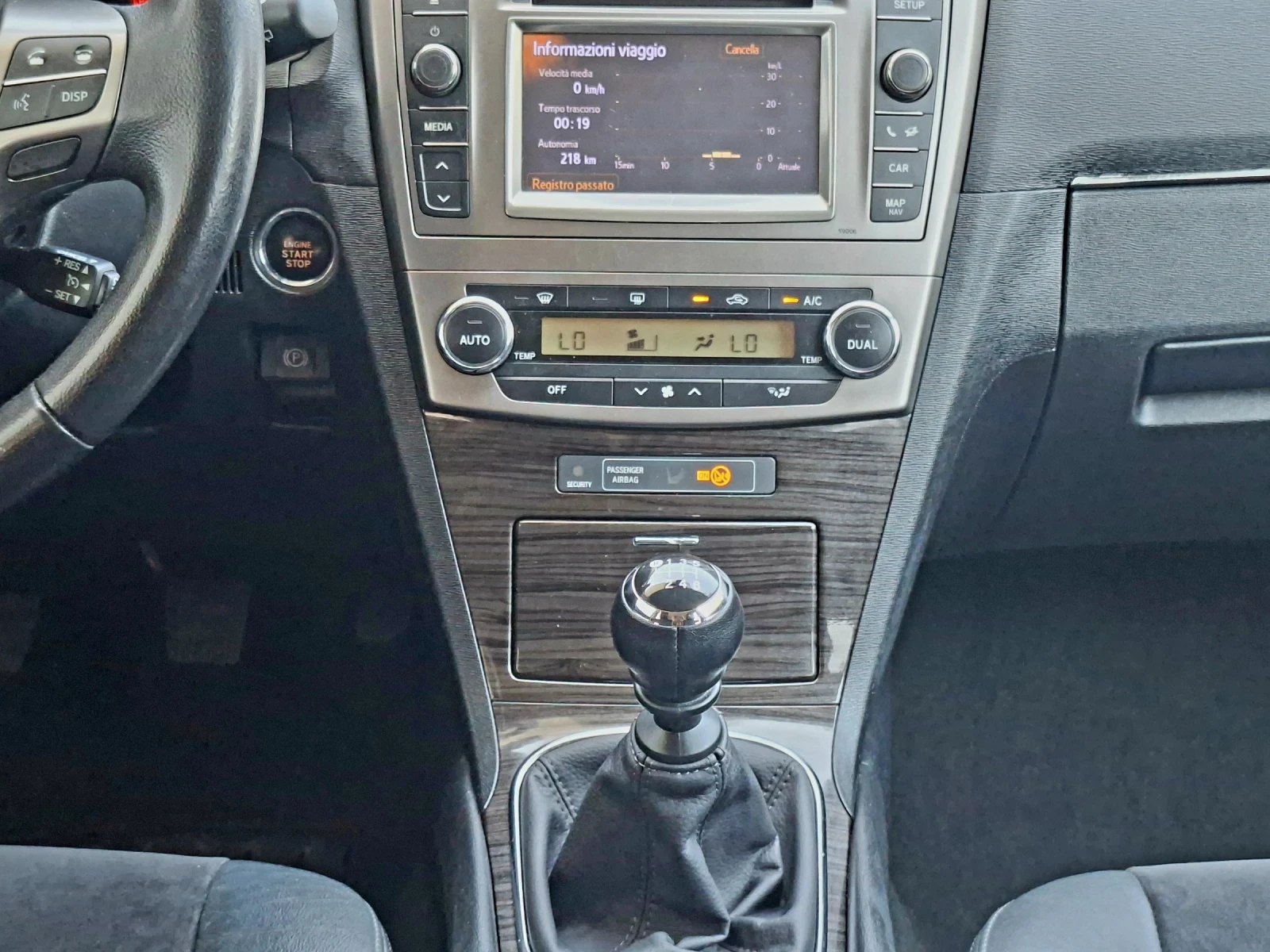 Toyota Avensis 2.0D4D-NAVI-КОЖЕН САЛОН, снимка 9 - Автомобили и джипове - 55597307