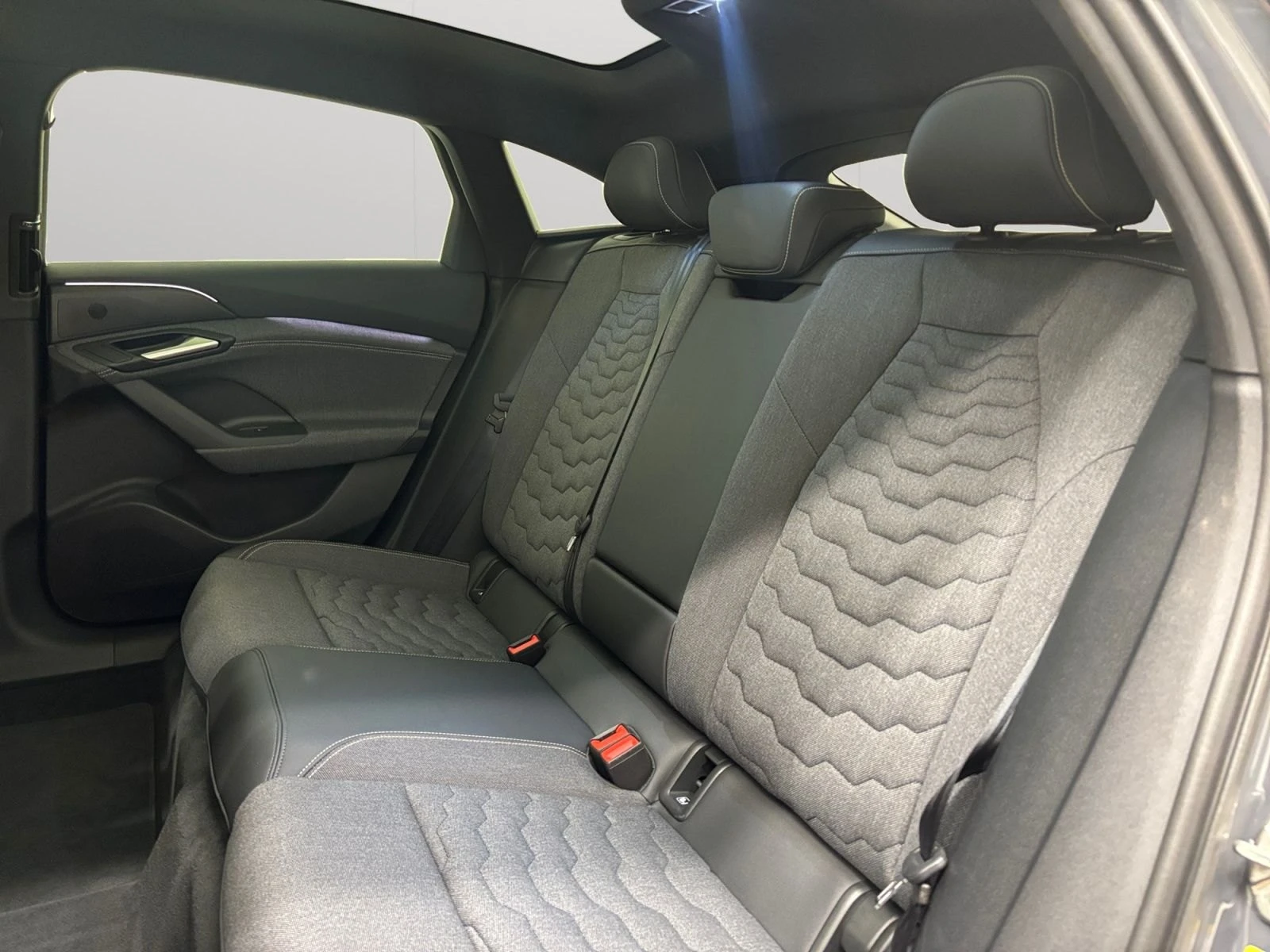 Audi A6 e-tron Corporate S-Line 83 kWh Pano 360Cam LED, снимка 10 - Автомобили и джипове - 56257191