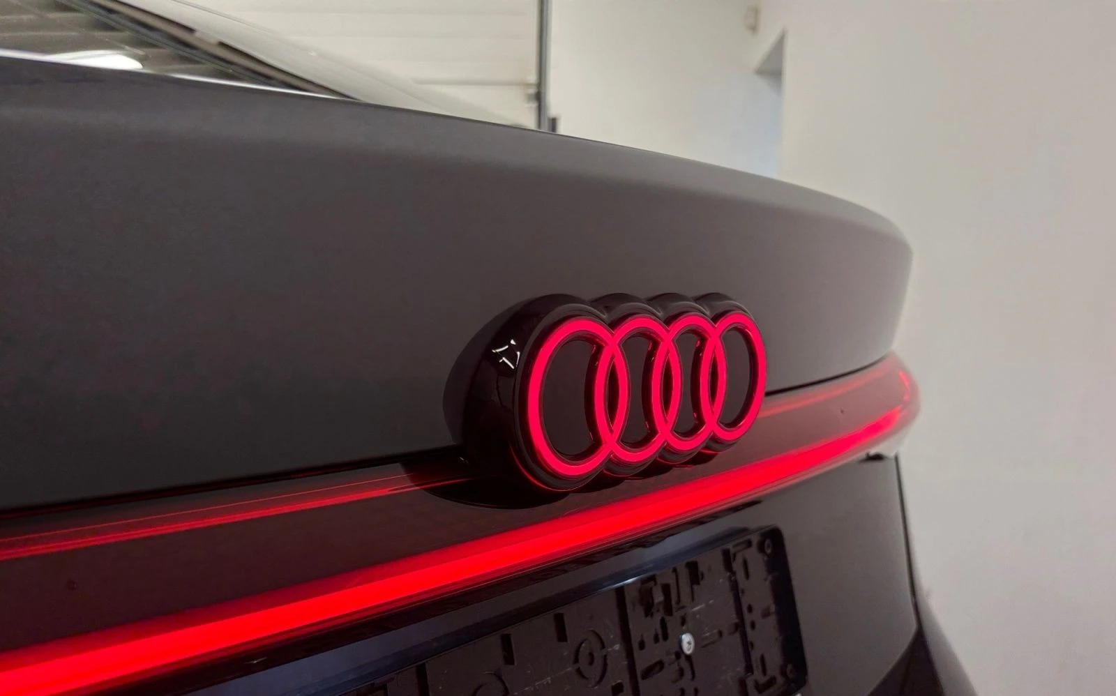 Audi A6 e-tron Corporate S-Line 83 kWh Pano 360Cam LED, снимка 4 - Автомобили и джипове - 56257191