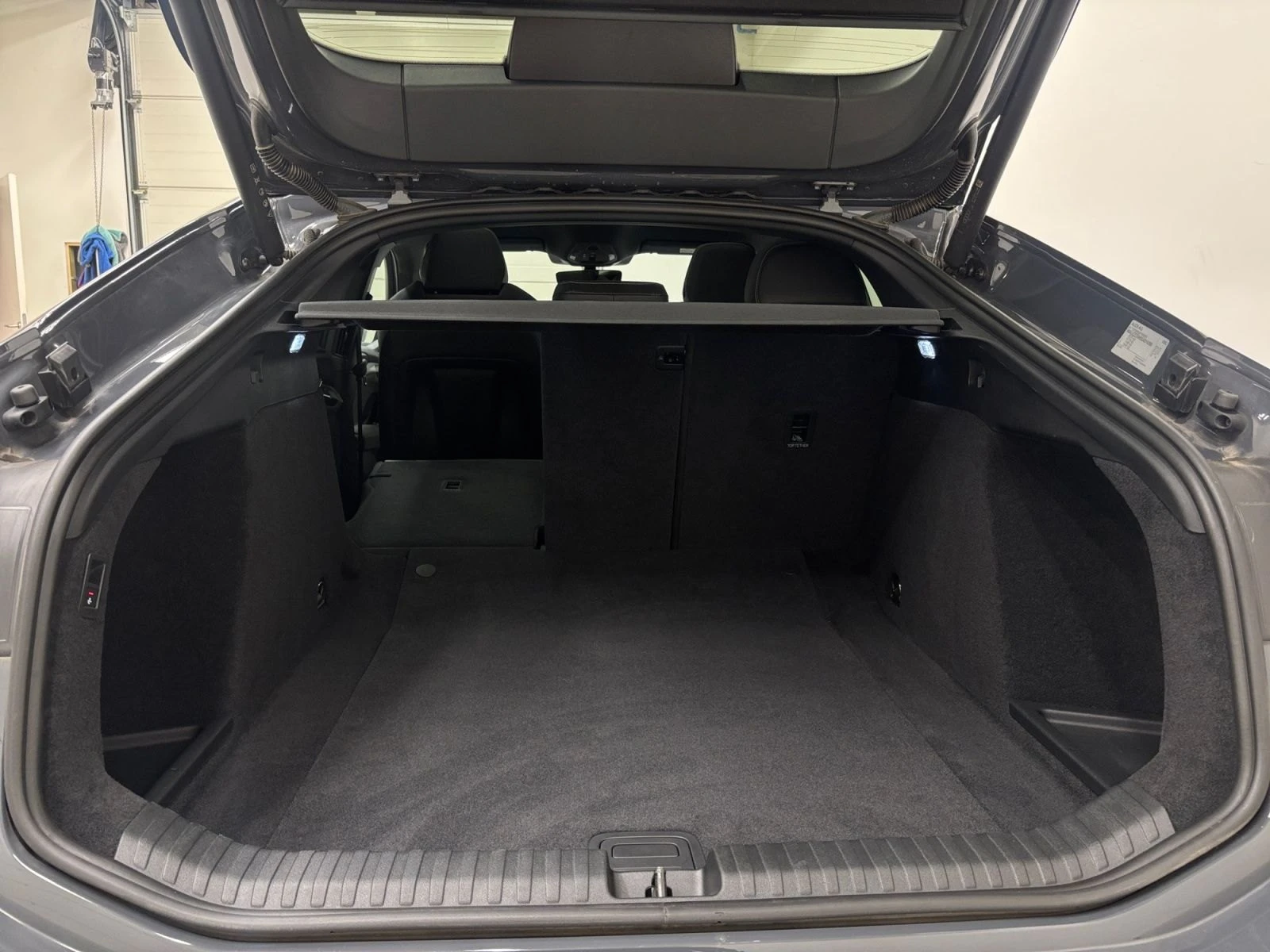 Audi A6 e-tron Corporate S-Line 83 kWh Pano 360Cam LED, снимка 17 - Автомобили и джипове - 56257191