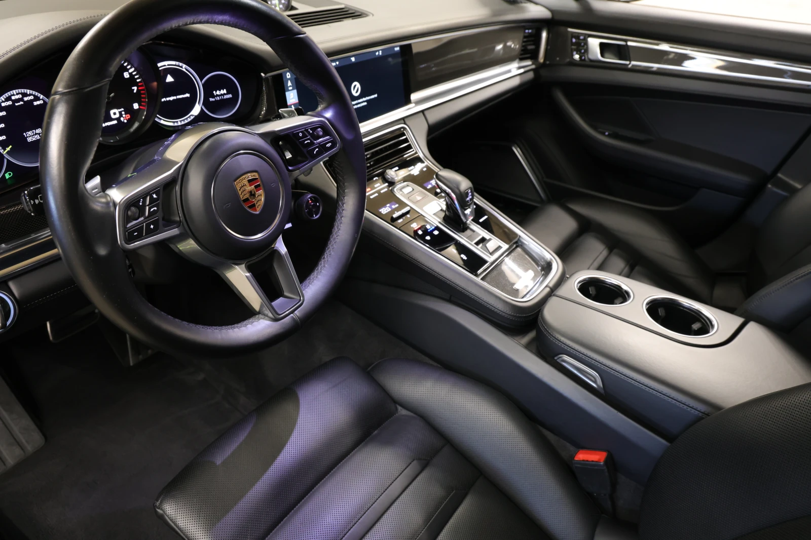 Porsche Panamera Turbo S E-Hybrid, снимка 9 - Автомобили и джипове - 56390621