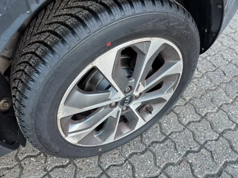 Kia Stonic 1.6d 110ps Vision, снимка 9 - Автомобили и джипове - 52569298