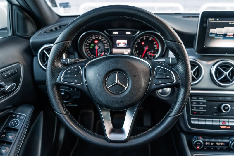 Mercedes-Benz GLA 250, снимка 9 - Автомобили и джипове - 53304323