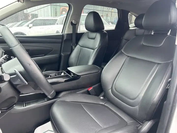 Hyundai Tucson, снимка 7 - Автомобили и джипове - 54651331