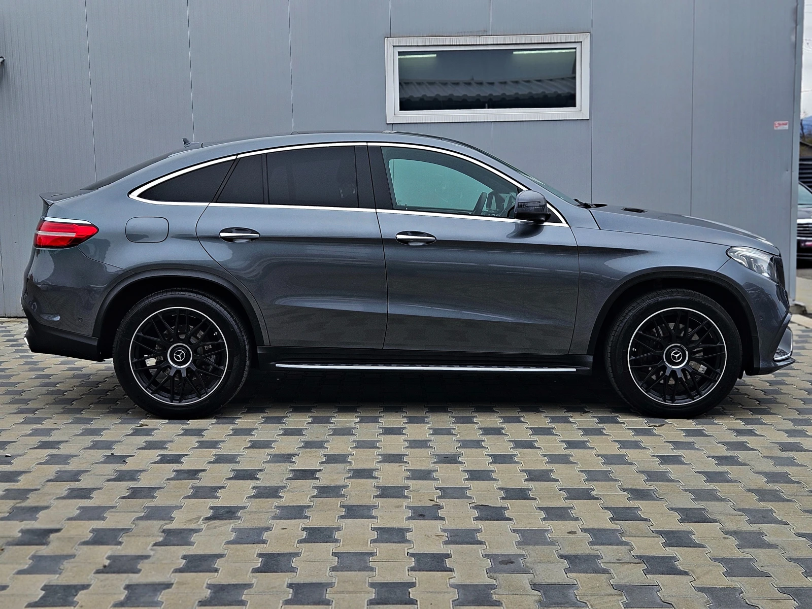 Mercedes-Benz GLE 500 AMG/GERMANY/AIR/360CAM/DISTR/PANO/ПОДГР/HARMAN/LIZ - изображение 4