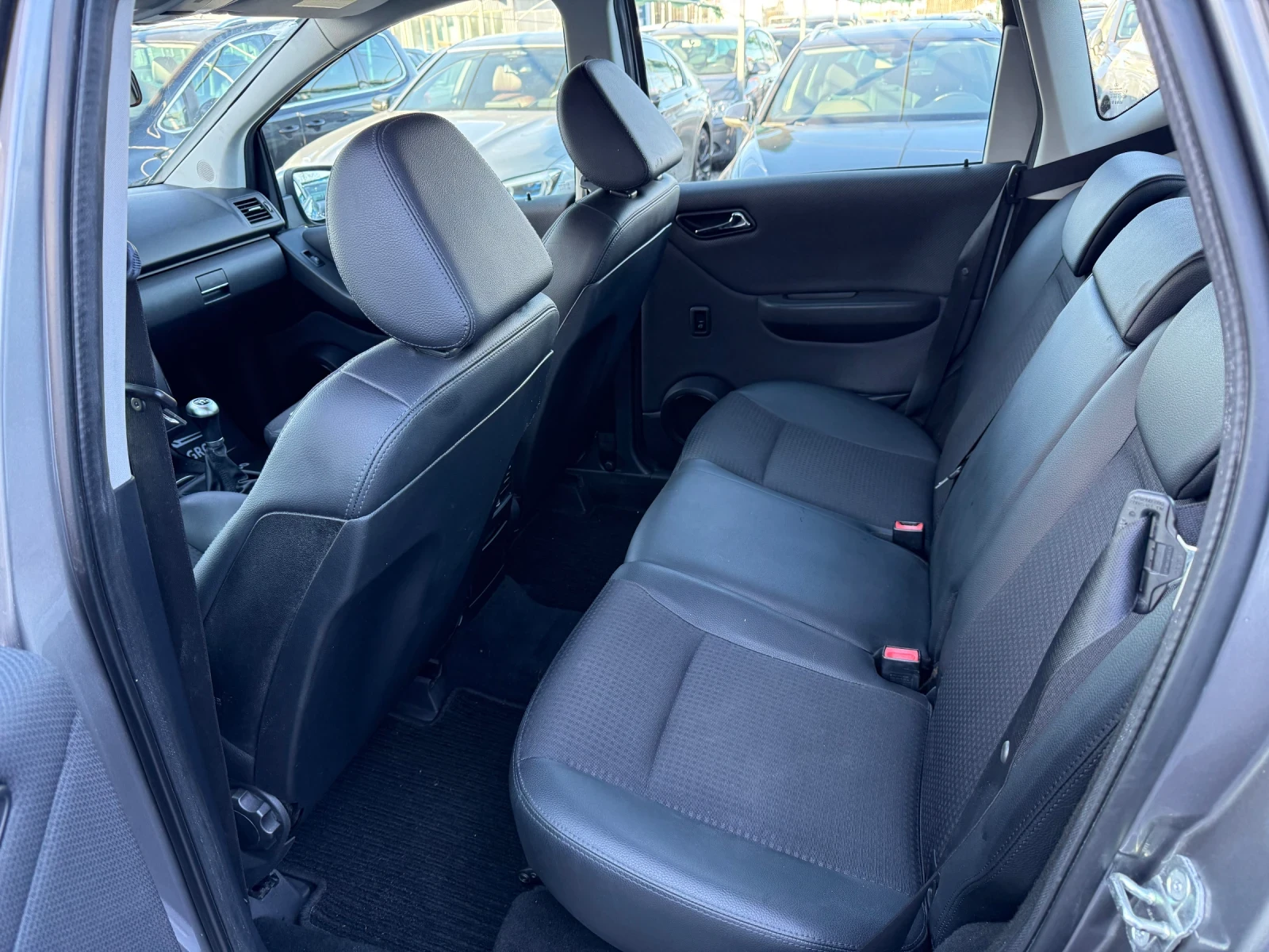 Mercedes-Benz A 180 2.0i 138000KM /ИЗКЛЮЧИТЕЛНО ЗАПАЗЕН/ , снимка 8 - Автомобили и джипове - 53602147