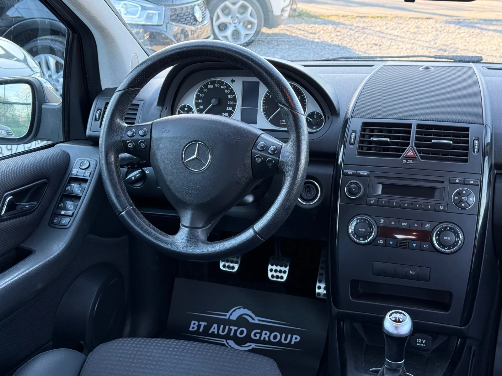 Mercedes-Benz A 180 2.0i 138000KM /ИЗКЛЮЧИТЕЛНО ЗАПАЗЕН/ , снимка 9 - Автомобили и джипове - 53602147