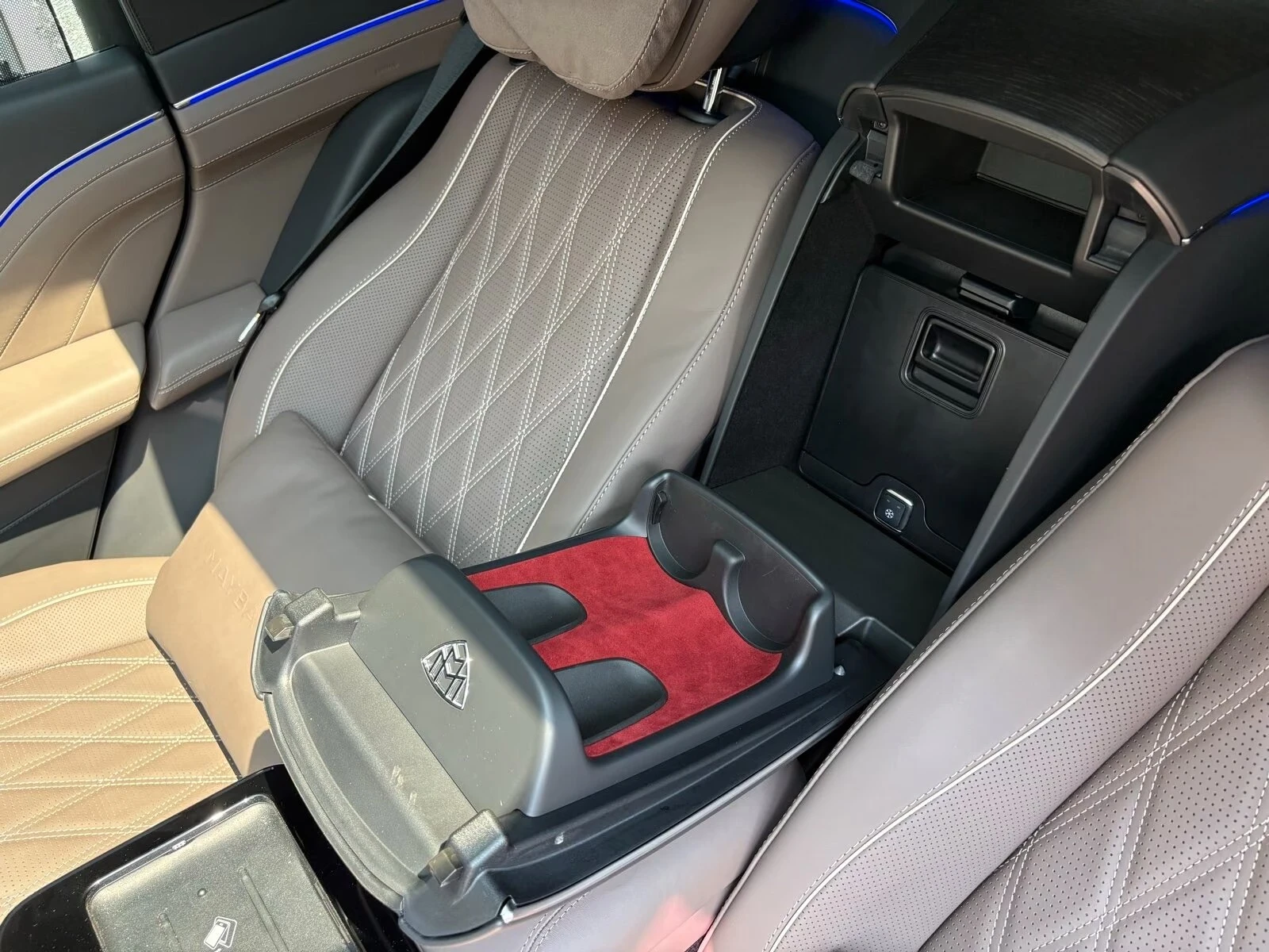 Mercedes-Benz GLS 600 MAYBACH TWO-TONE FIRST-CLASS E-ACTIVE-BODY MANUFAK, снимка 14 - Автомобили и джипове - 56414768