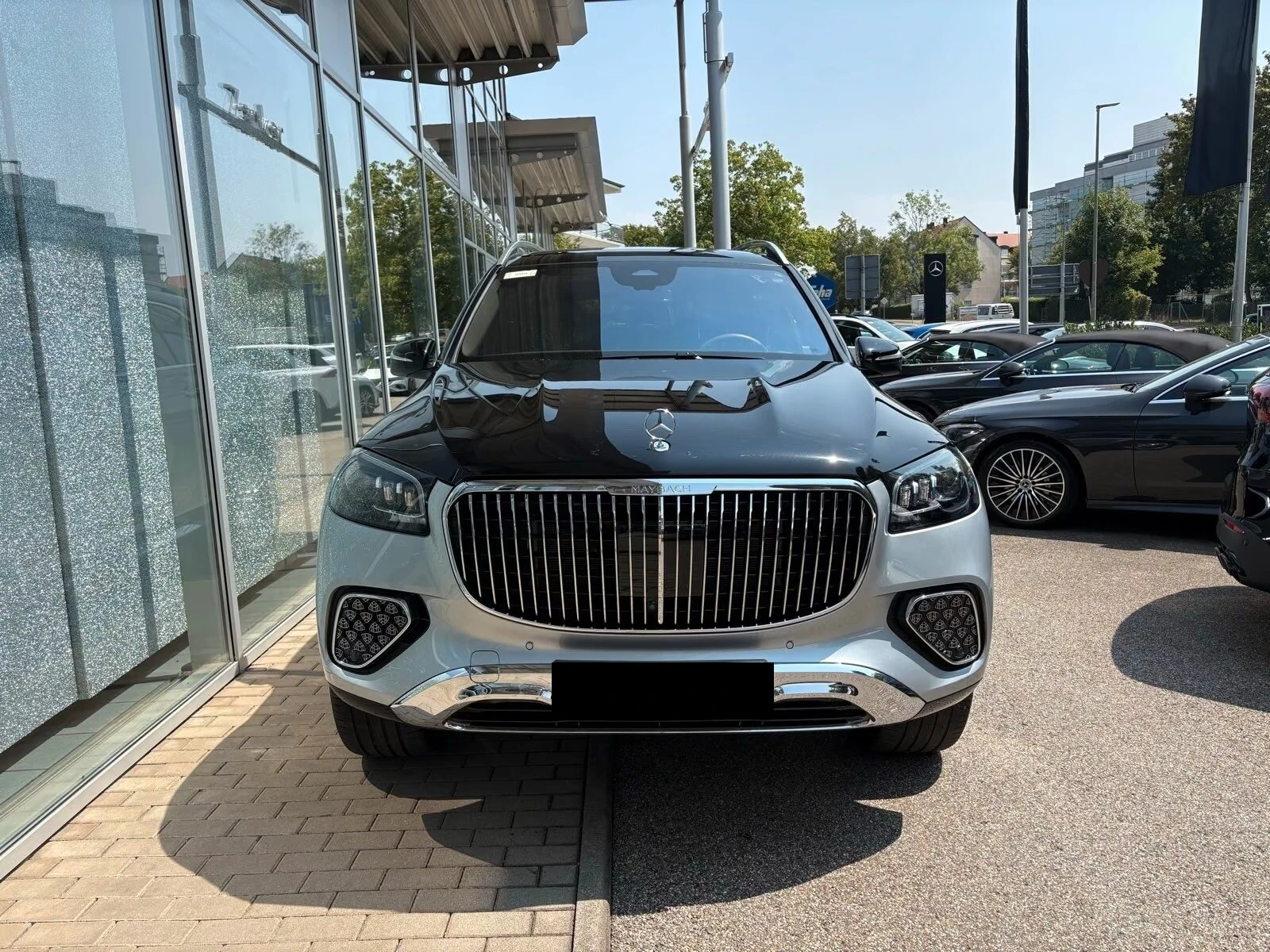 Mercedes-Benz GLS 600 MAYBACH TWO-TONE FIRST-CLASS E-ACTIVE-BODY MANUFAK, снимка 3 - Автомобили и джипове - 56414768