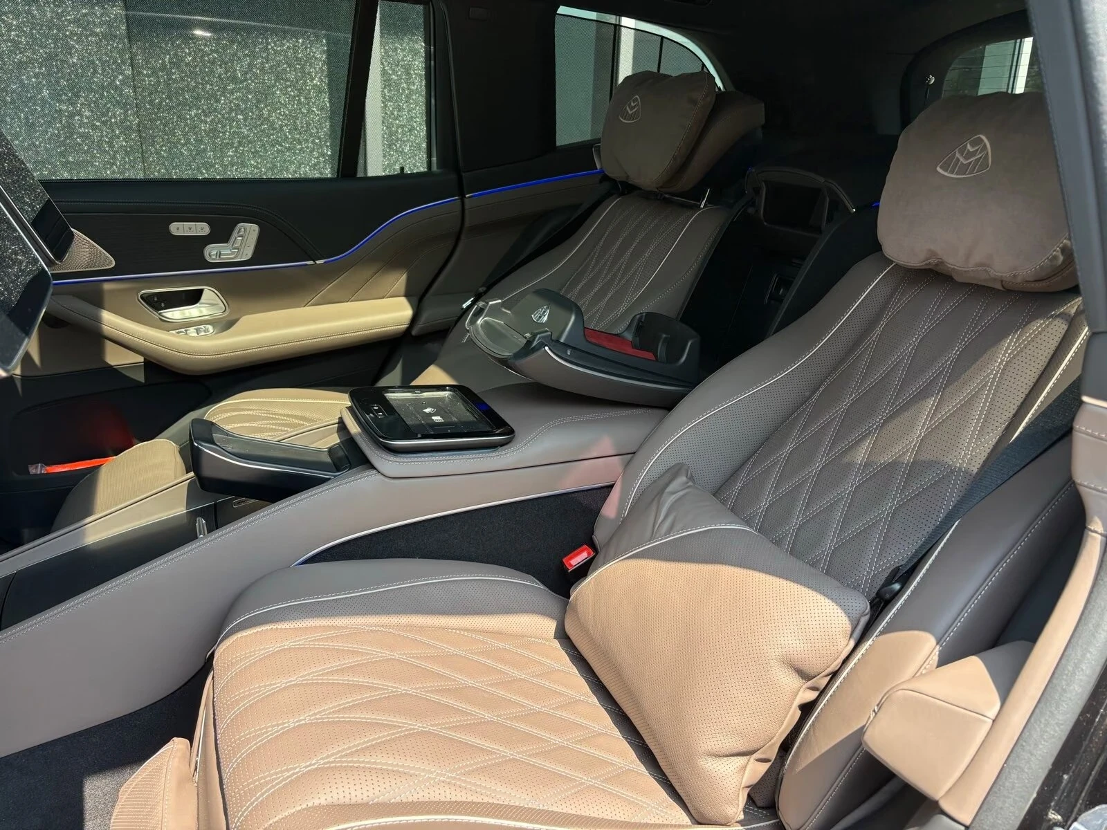 Mercedes-Benz GLS 600 MAYBACH TWO-TONE FIRST-CLASS E-ACTIVE-BODY MANUFAK, снимка 11 - Автомобили и джипове - 56414768