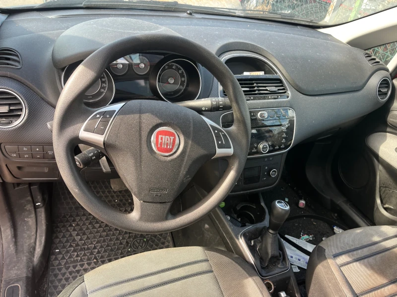 Fiat Punto 1.4i автомат, снимка 9 - Автомобили и джипове - 47541635