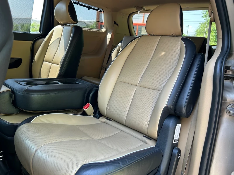 Kia Sedona EX, снимка 13 - Автомобили и джипове - 50723130