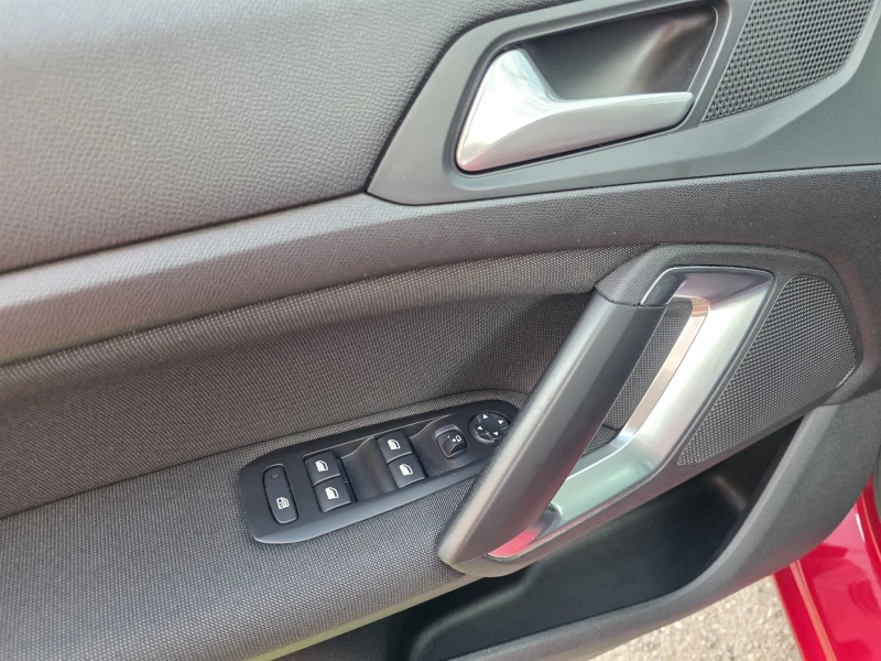 Peugeot 308 1.2 e-THP Allure, снимка 10 - Автомобили и джипове - 51084594