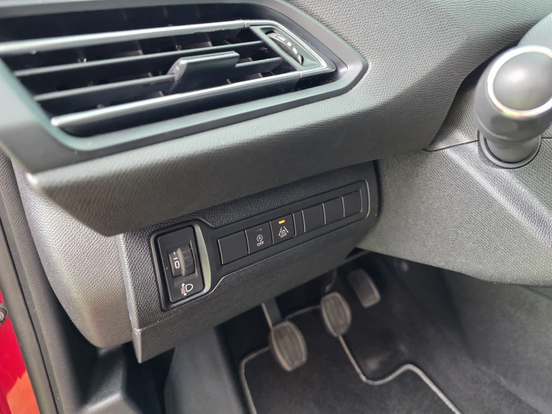 Peugeot 308 1.2 e-THP Allure, снимка 13 - Автомобили и джипове - 51084594