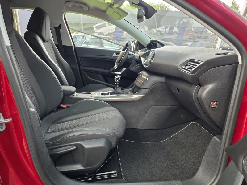 Peugeot 308 1.2 e-THP Allure, снимка 9 - Автомобили и джипове - 51084594