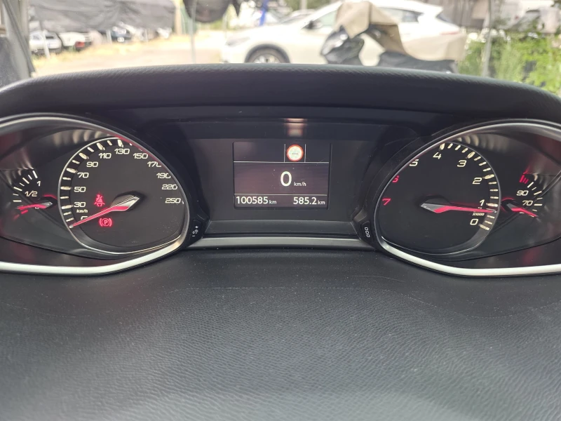 Peugeot 308 1.2 e-THP Allure, снимка 11 - Автомобили и джипове - 51084594