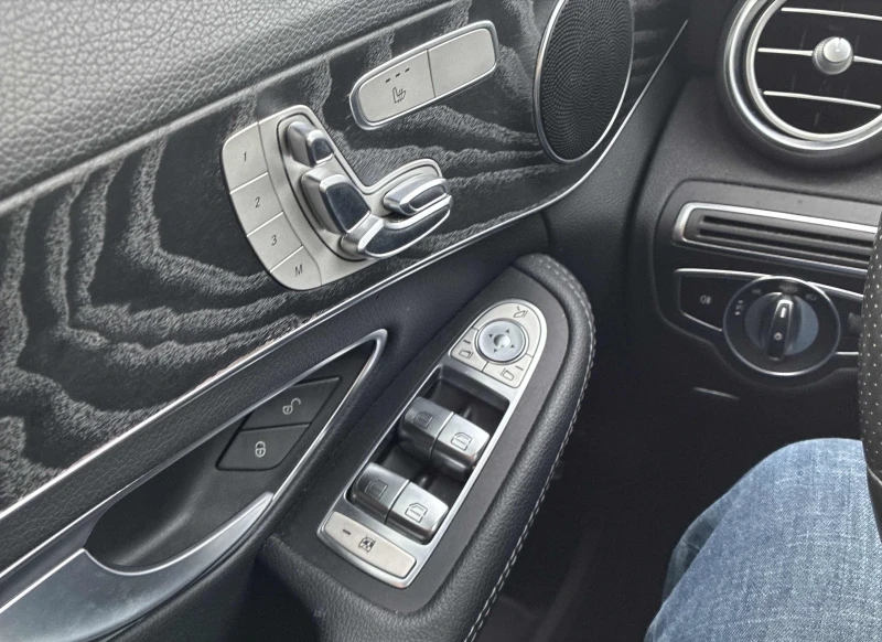 Mercedes-Benz C 300 4MATIC, снимка 11 - Автомобили и джипове - 52749922