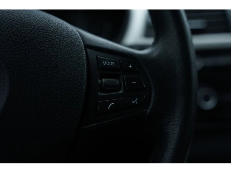 BMW 320 * 320i XDRIVE/ LEATHER/ NO ACCIDENTS * CARFAX * ЦЕ, снимка 8 - Автомобили и джипове - 52753066