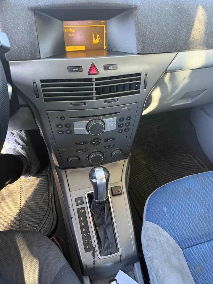 Opel Astra 1.8I 125 газ AВТОМАТИК, снимка 5 - Автомобили и джипове - 53113135