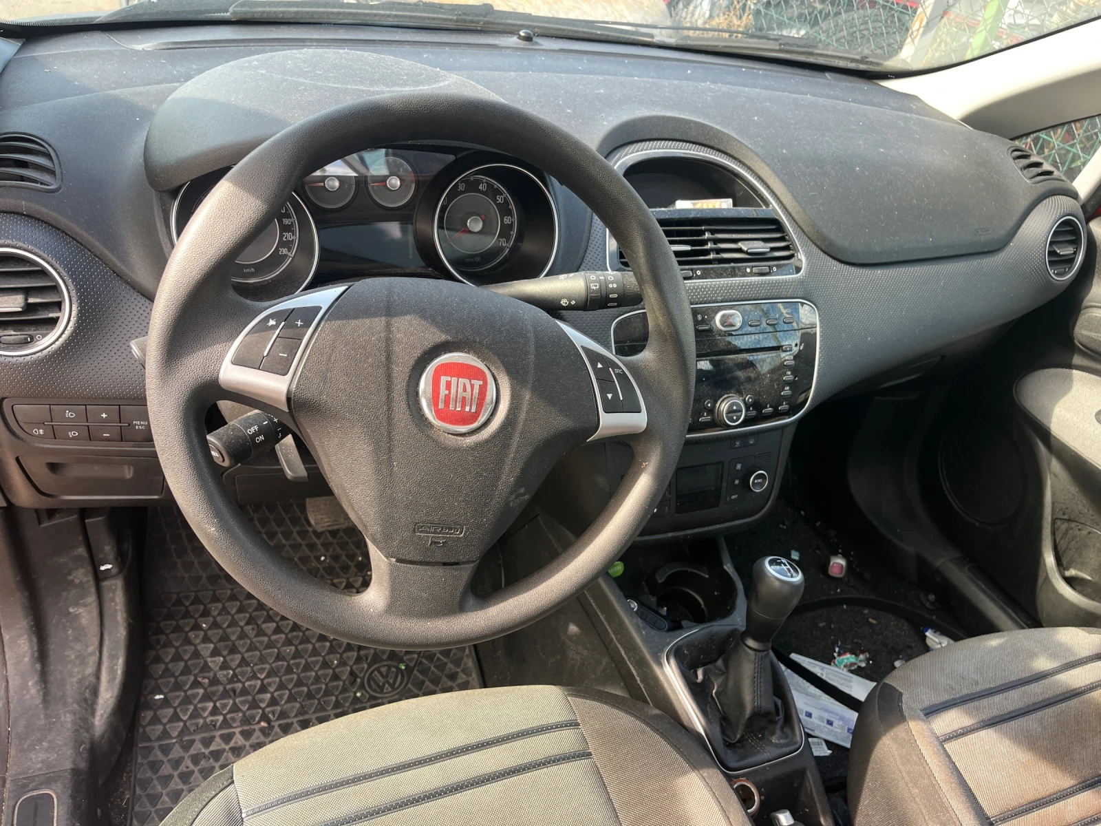 Fiat Punto 1.4i автомат - изображение 9