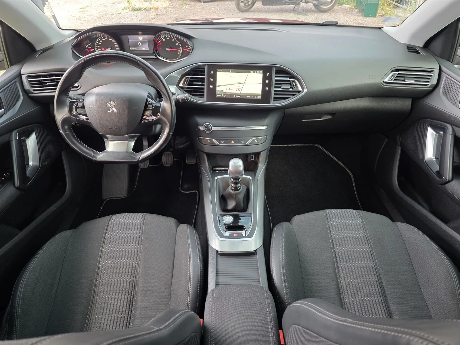 Peugeot 308 1.2 e-THP Allure - изображение 8