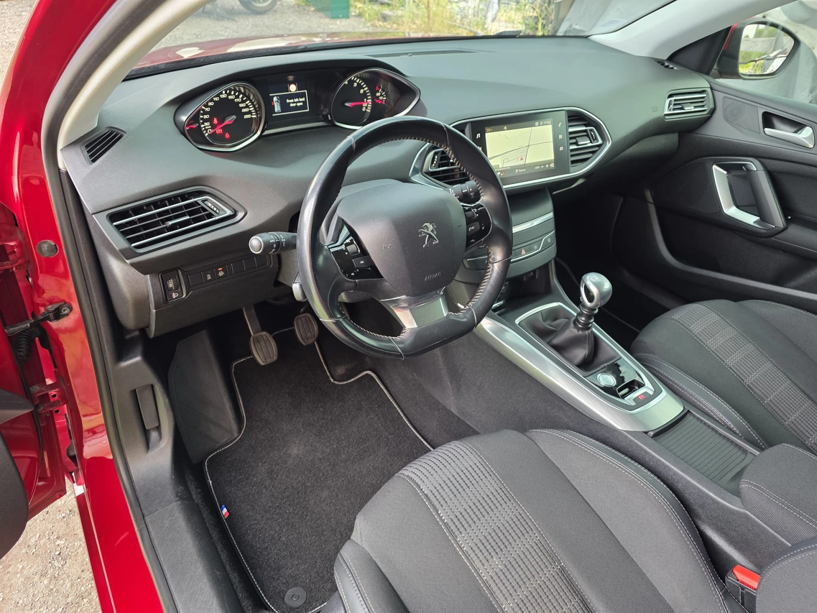 Peugeot 308 1.2 e-THP Allure - изображение 7