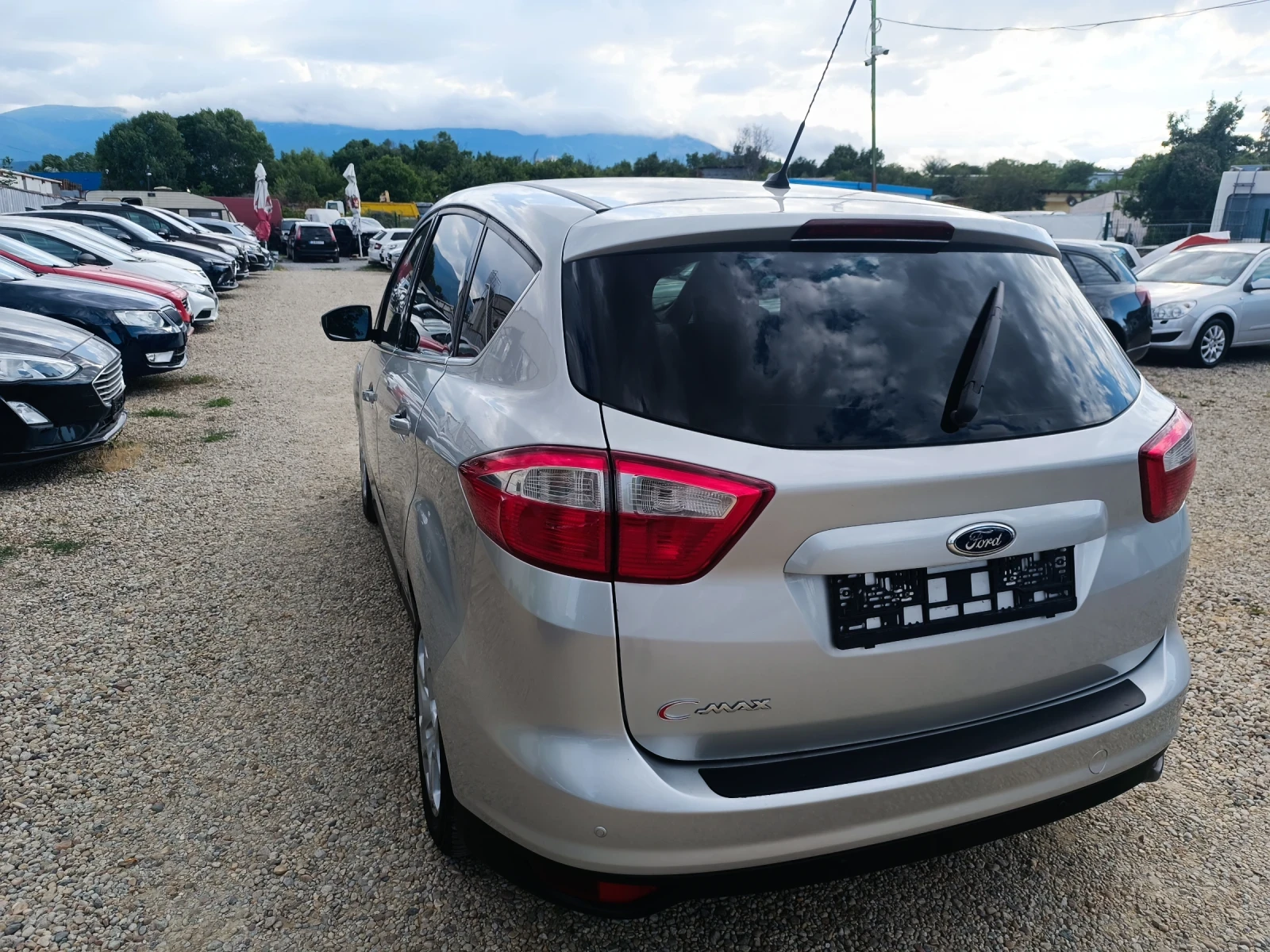 Ford C-max 1.6i * Газов инжекцион * Навигация * KEYLESS - изображение 4