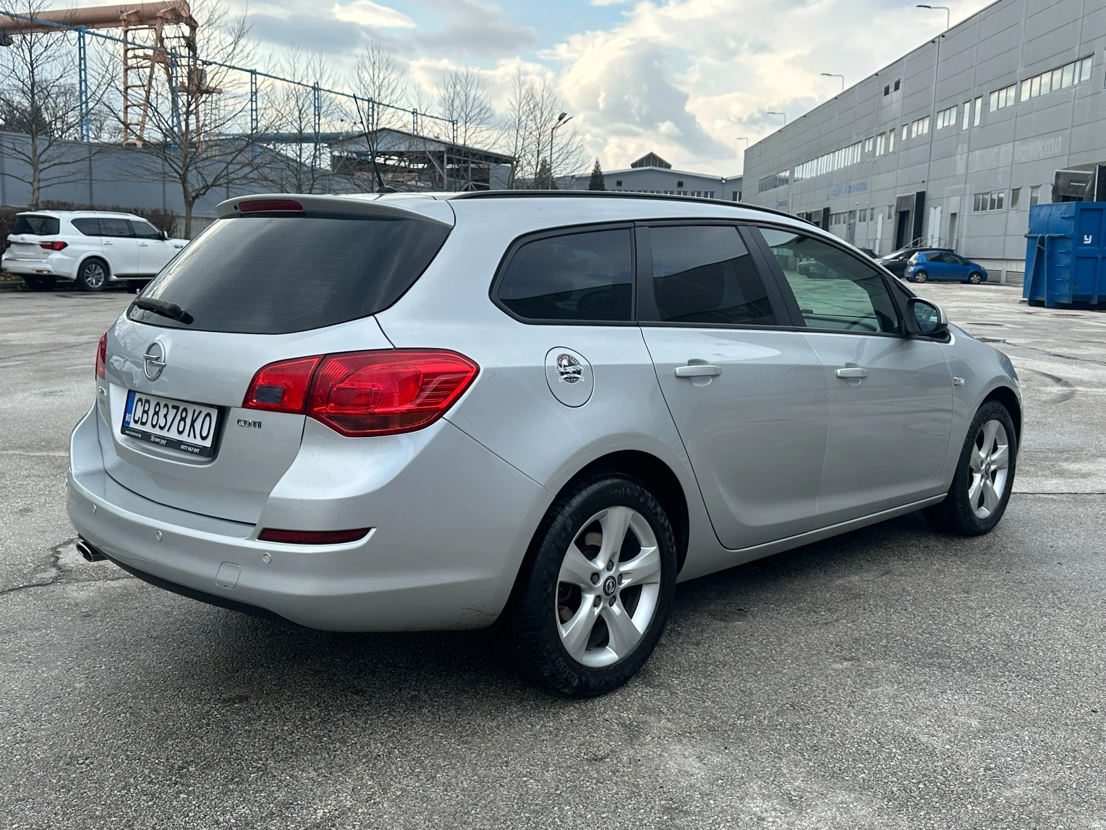 Opel Astra Sports Tourer - изображение 4