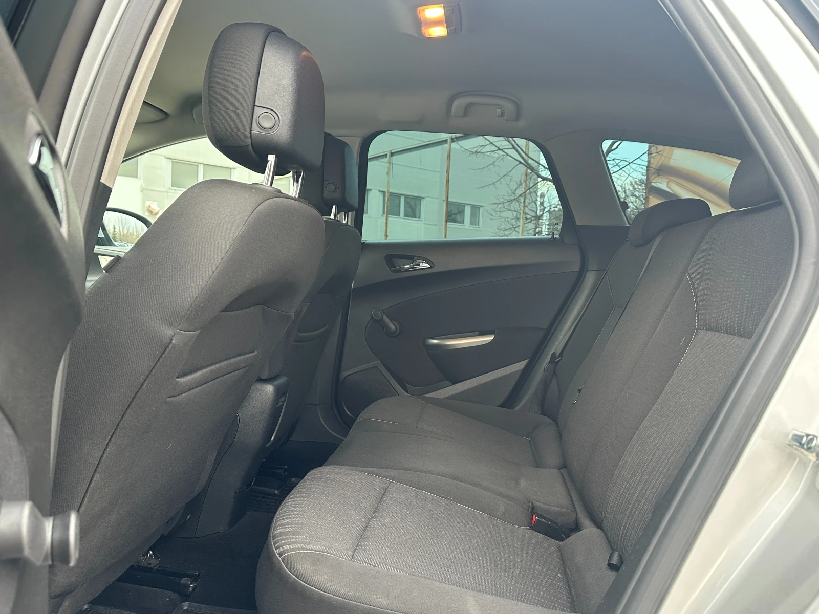 Opel Astra Sports Tourer - изображение 9