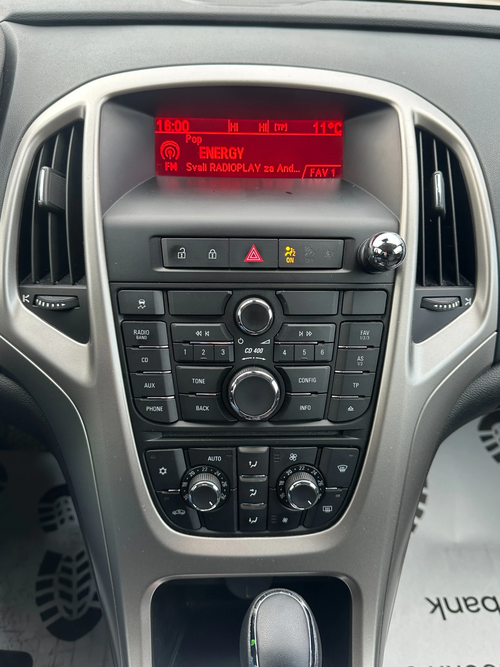 Opel Astra Sports Tourer, снимка 12 - Автомобили и джипове - 53747155