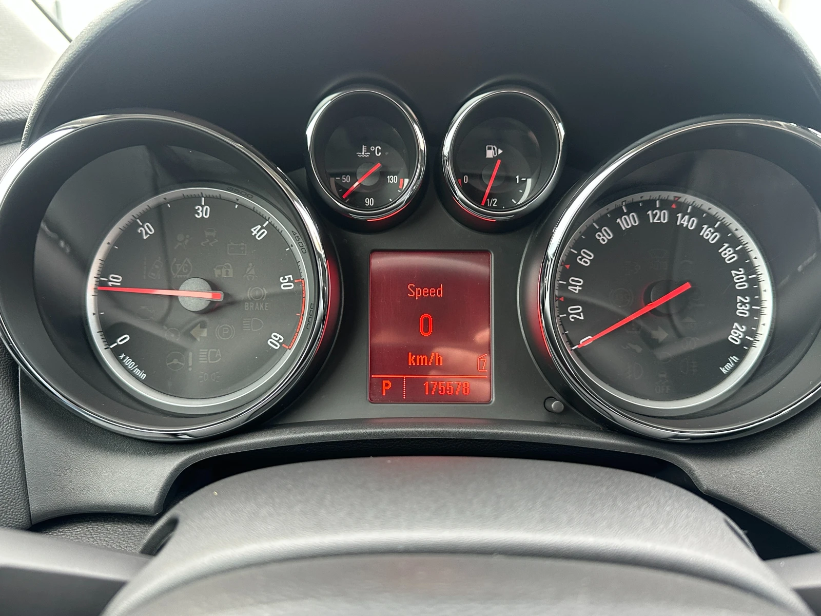 Opel Astra Sports Tourer, снимка 14 - Автомобили и джипове - 53747155