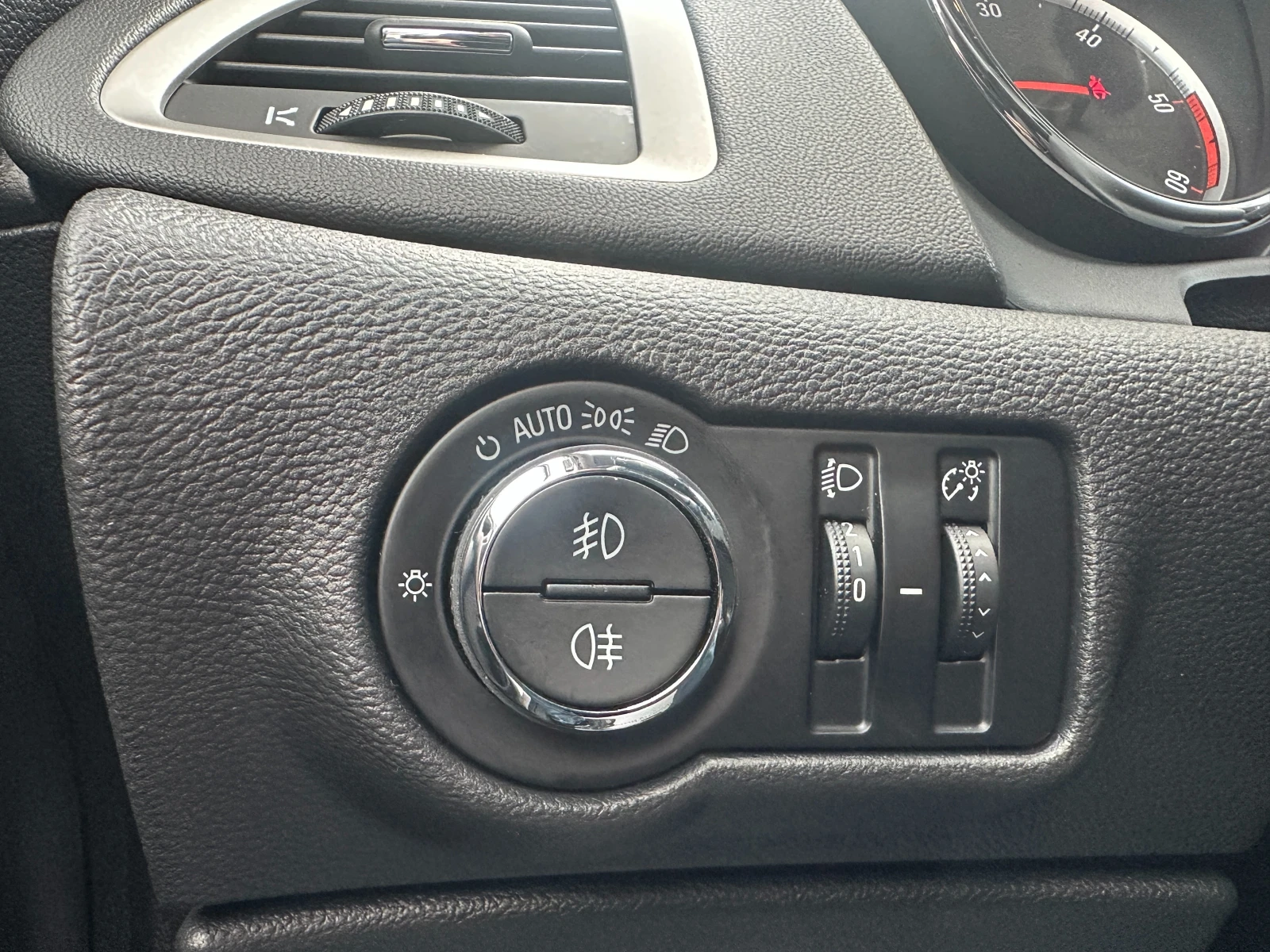 Opel Astra Sports Tourer, снимка 16 - Автомобили и джипове - 53747155